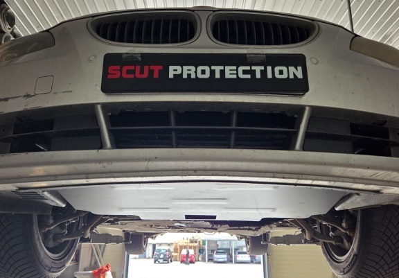 Cache sous moteur et de la radiateur BMW Seria 5  E60/E61 pare-chocs avant de série